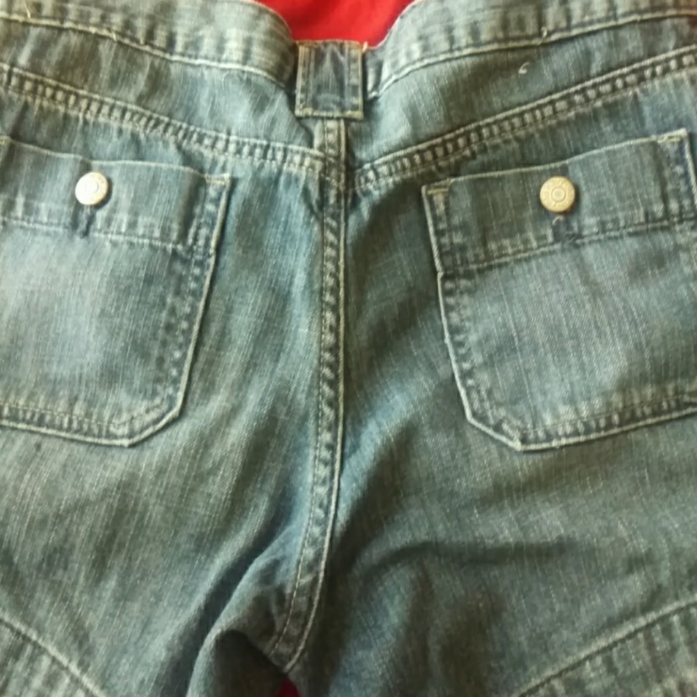 Old navy Jean shorts size 10 with pockets and slit - Picture 5 of 7